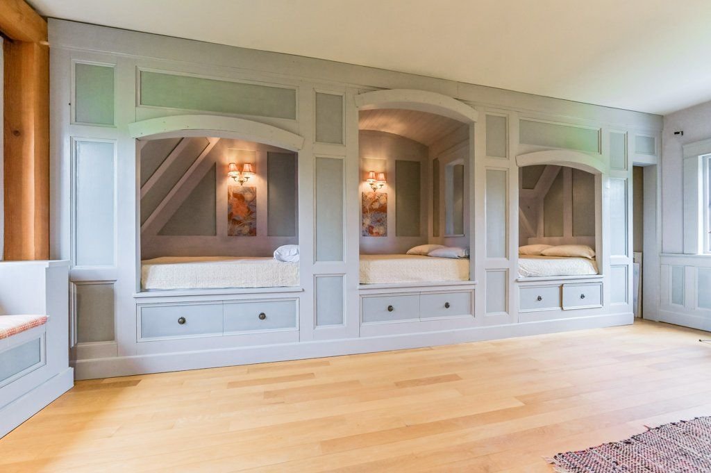 Built-in bunk beds set into painted panelling