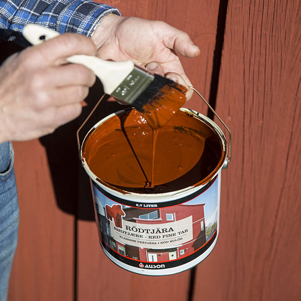 Red Pine Tar can be applied in direct sunshine.