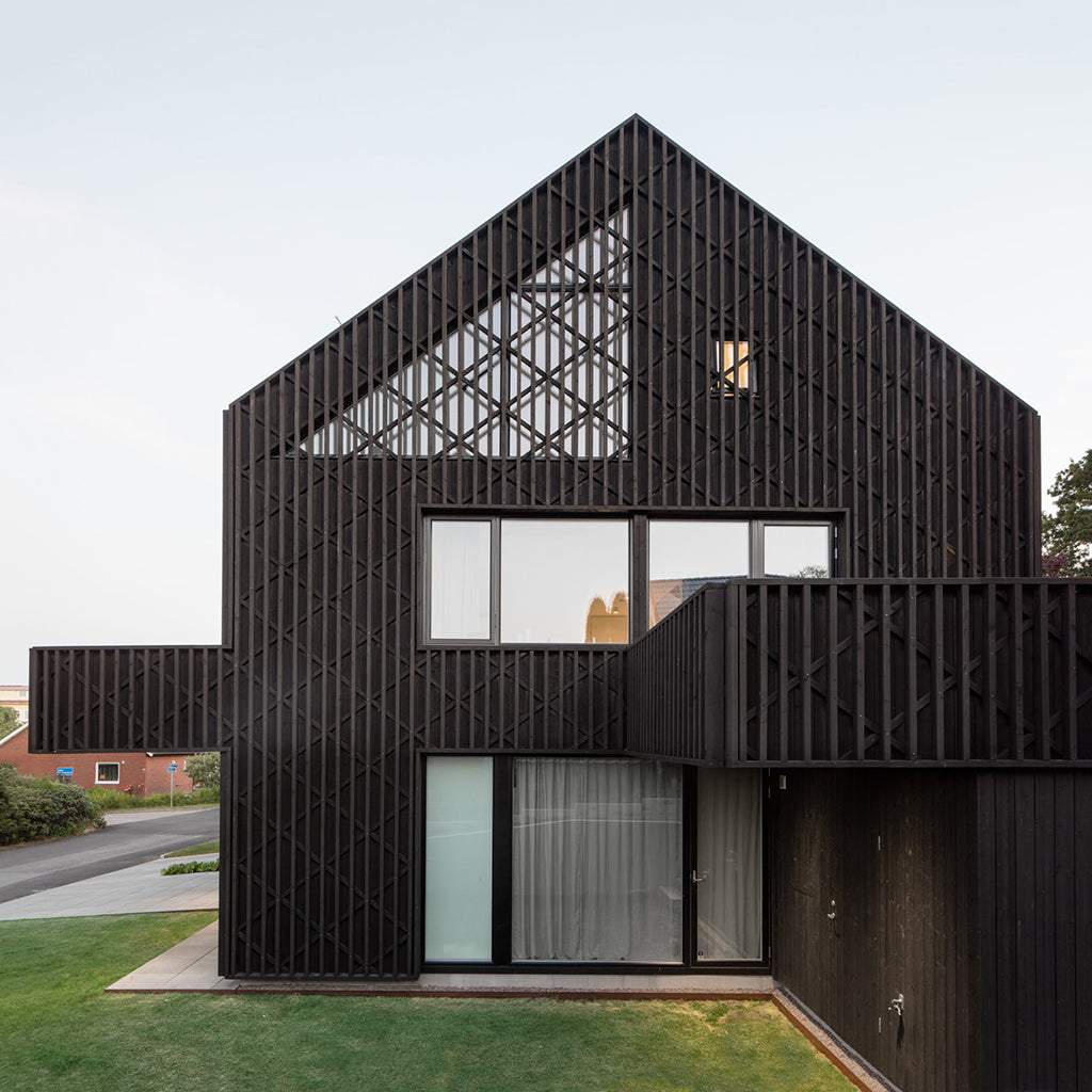 Black-Brown Pine Tar on this modern house a good alternative to Shou Sugi Ban technique.