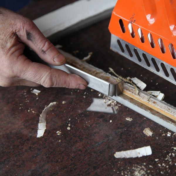 The Little Scraper for Putty and Paint is a great companion to the SpotHeater SH800 Putty Lamp for removing old putty and paint.